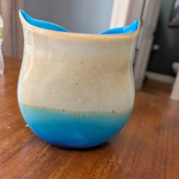 Blue and Cream Owl Art Glass Sculpture - Picture 4 of 4